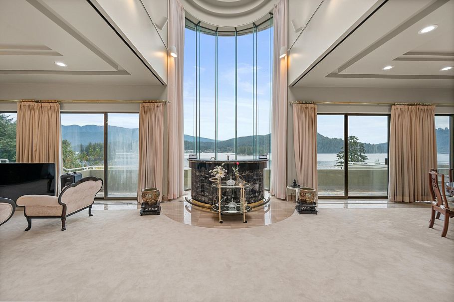 828 Beachview Drive North Vancouver, BC - 8