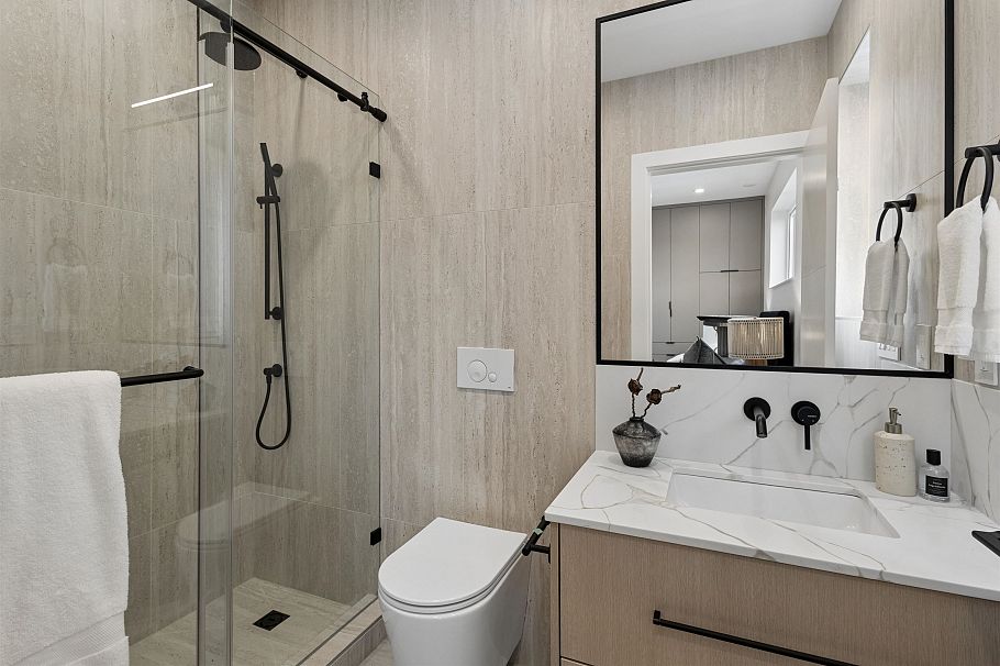 1 3637 E 46th Avenue Vancouver, BC - 24