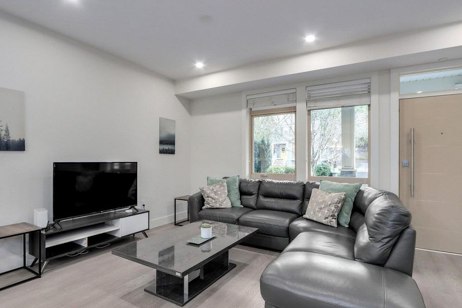 3 115 W Queens Road North Vancouver, BC - 2