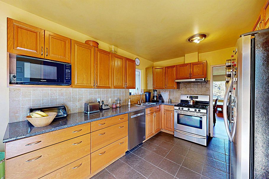 3752 Beatrice Street Vancouver, BC - 10