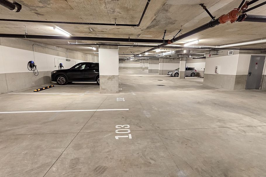 402 110 E 17th Street North Vancouver, BC - 16