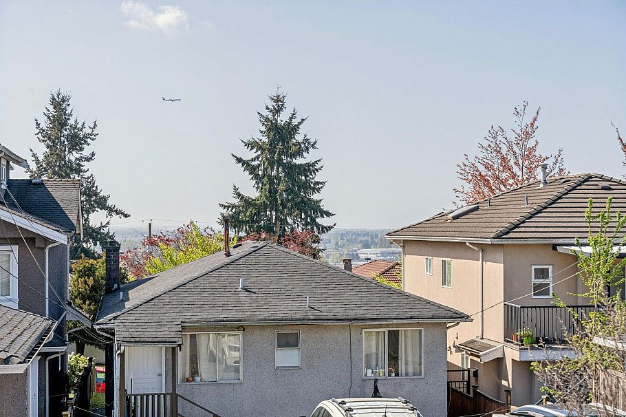 1388 E 60th Avenue Vancouver, BC - 37