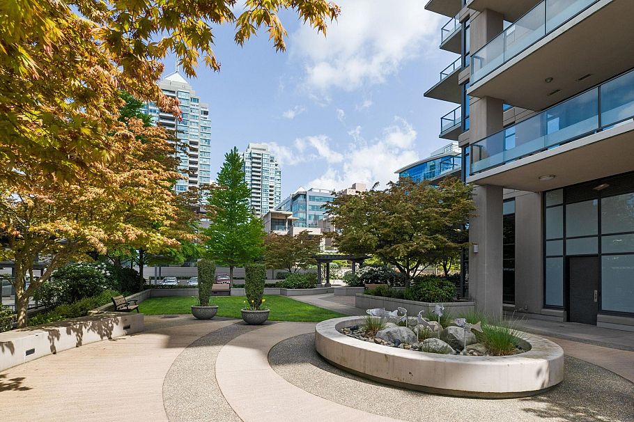 101 2077 Rosser Avenue Burnaby, BC - 26