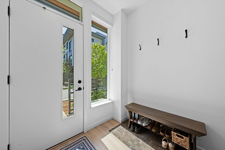 23 533 E 3rd Street North Vancouver, BC - 33