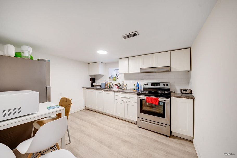 166 E 24th Avenue Vancouver, BC - 30