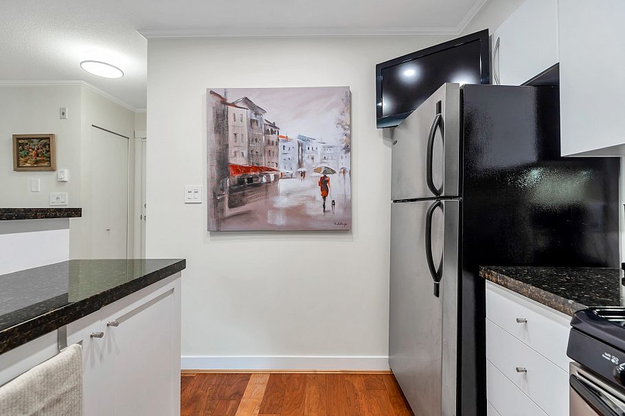 102 736 W 14th Avenue Vancouver, BC - 9