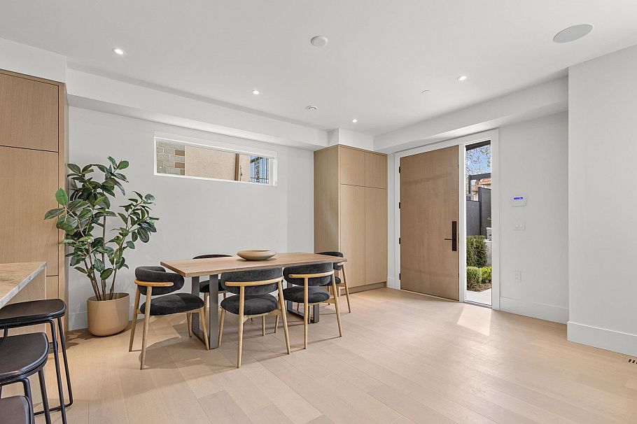 1 2425 Kitchener Street Vancouver, BC - 3