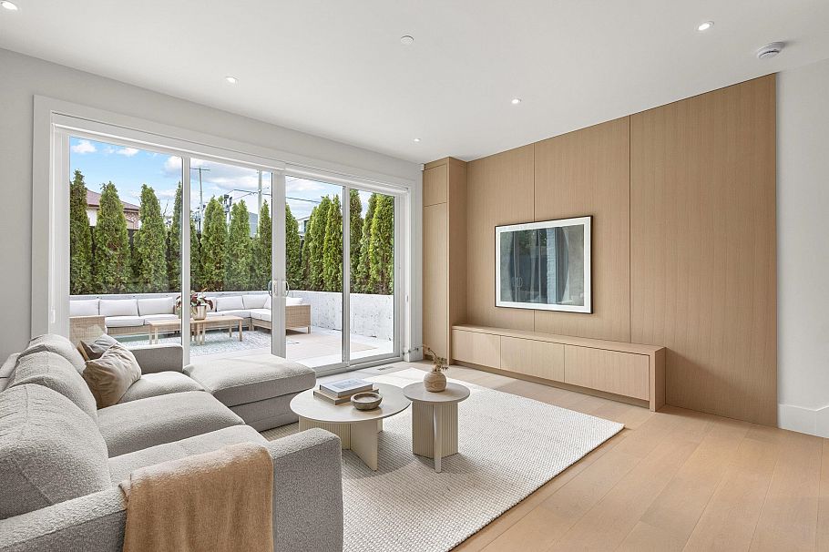 1 2425 Kitchener Street Vancouver, BC - 4