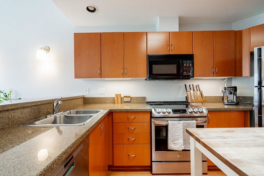 401 128 W 21st Street North Vancouver, BC - 12