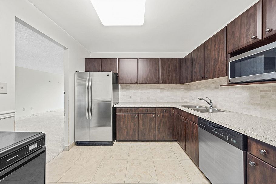 504 518 Moberly Road Vancouver, BC - 9