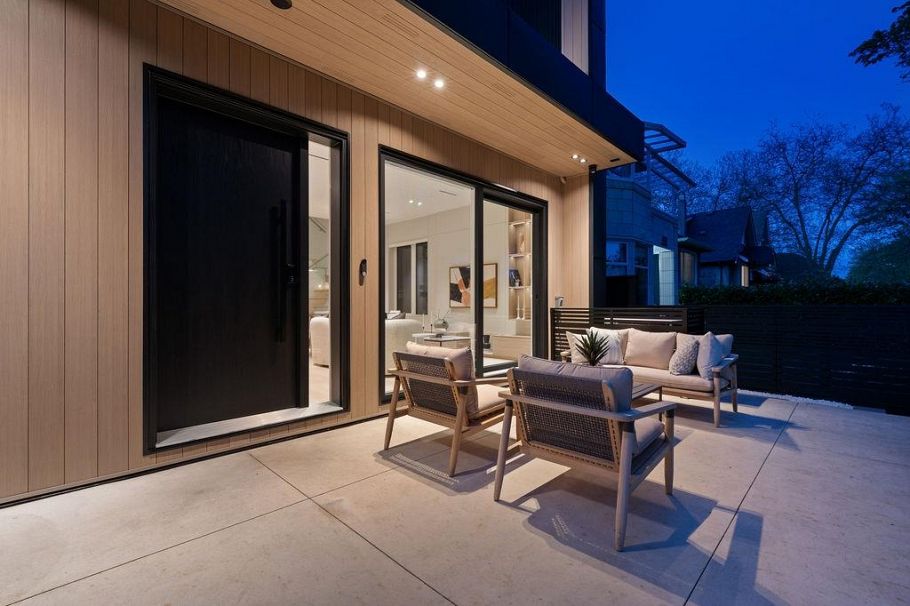 1 2935 W 15th Avenue Vancouver, BC - 2