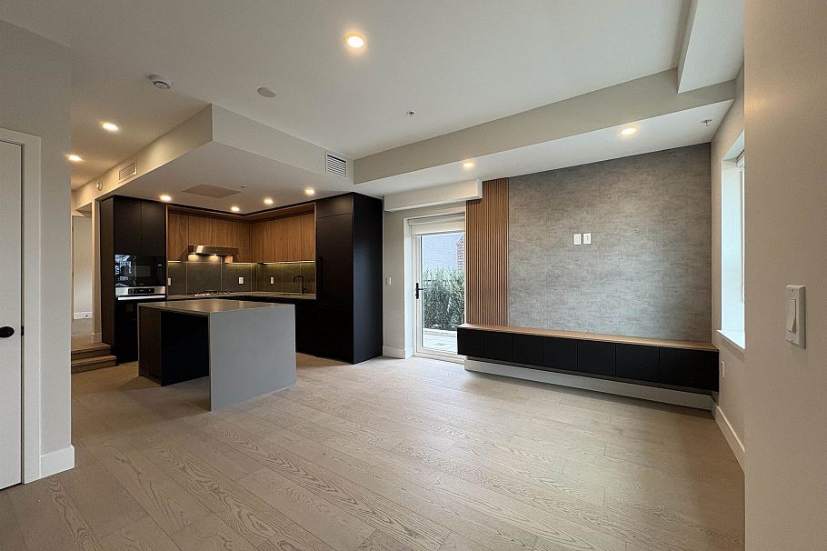 125 W 41st Avenue Vancouver, BC - 2