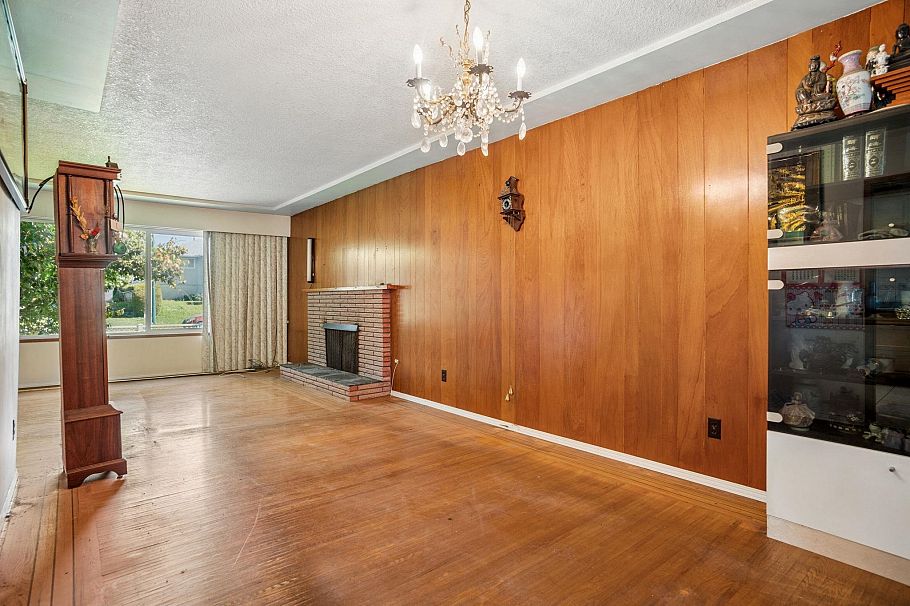 1388 E 60th Avenue Vancouver, BC - 9