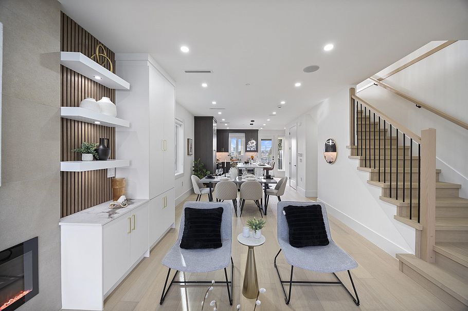 1 7361 Fraser Street Vancouver, BC - 7