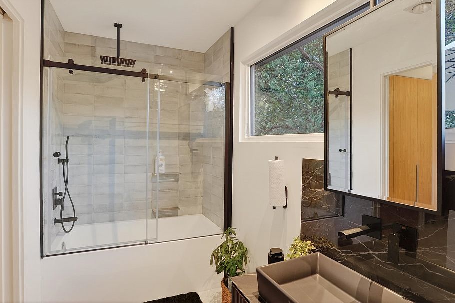 2221 Bowser Avenue North Vancouver, BC - 30