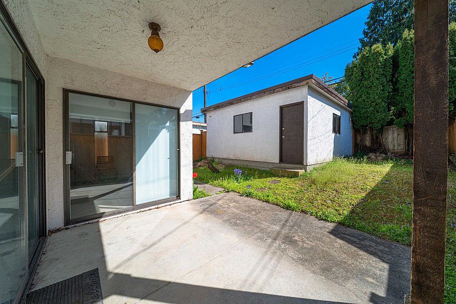 3974 W 10th Avenue Vancouver, BC - 35