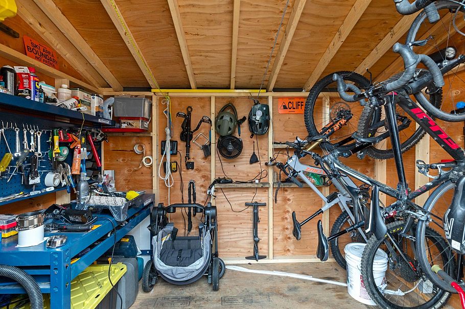 261 E 4th Street North Vancouver, BC - 35