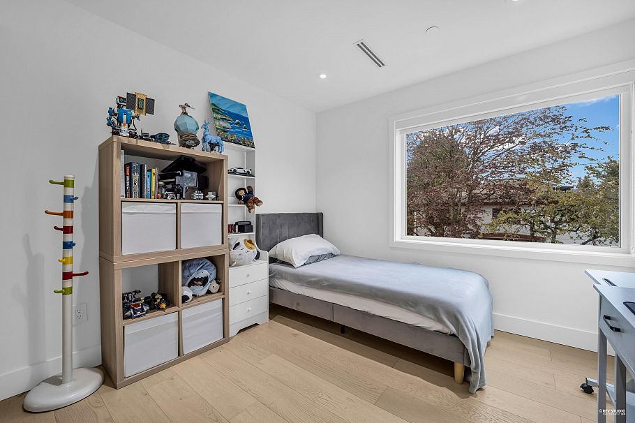 2796 E 4th Avenue Vancouver, BC - 27