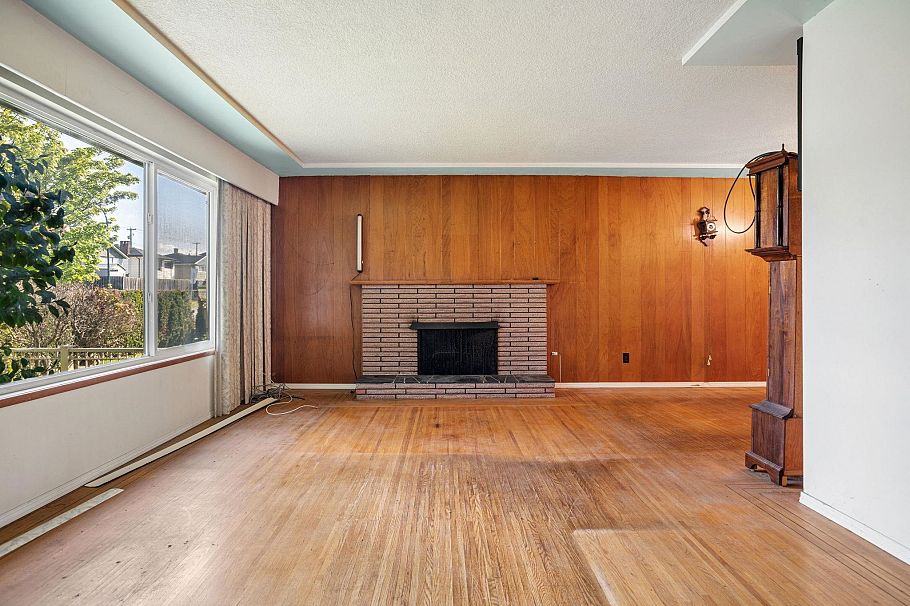 1388 E 60th Avenue Vancouver, BC - 4