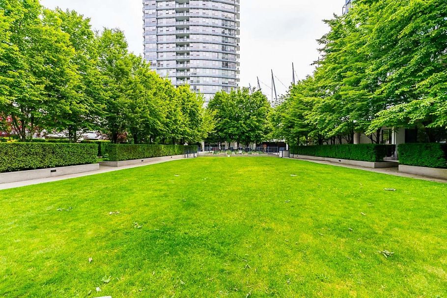 938 Beatty Street Vancouver, BC - 40