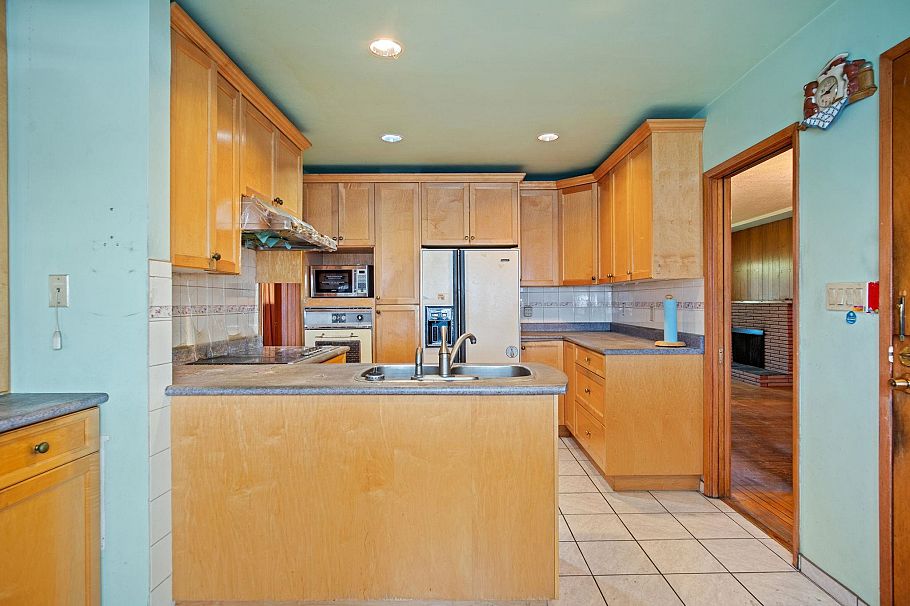 1388 E 60th Avenue Vancouver, BC - 13