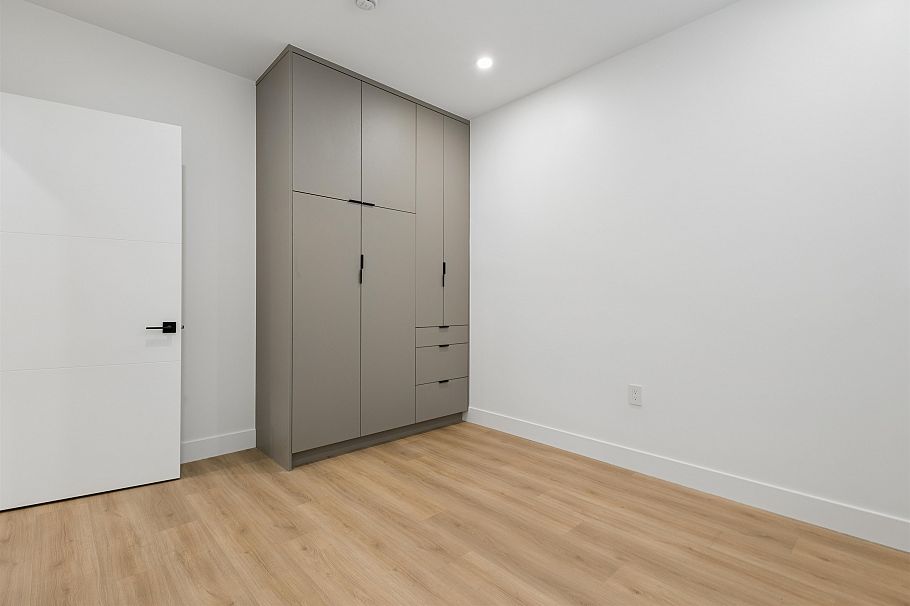 1 3637 E 46th Avenue Vancouver, BC - 35