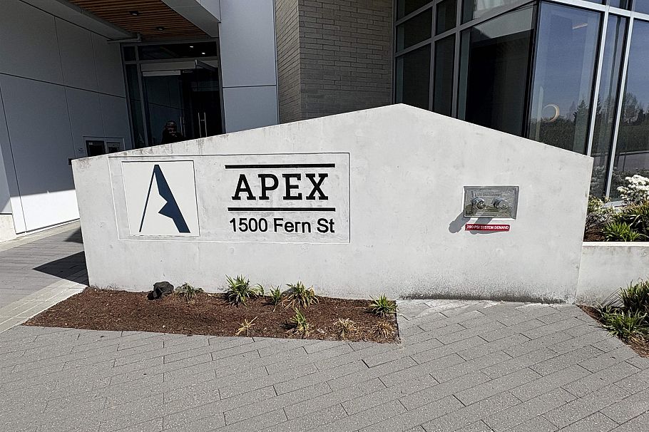 304 1500 Fern Street North Vancouver, BC - 2