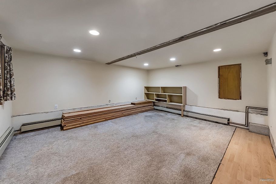 4585 Raeburn Street North Vancouver, BC - 26