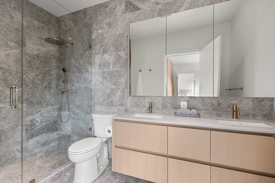 1 2425 Kitchener Street Vancouver, BC - 18