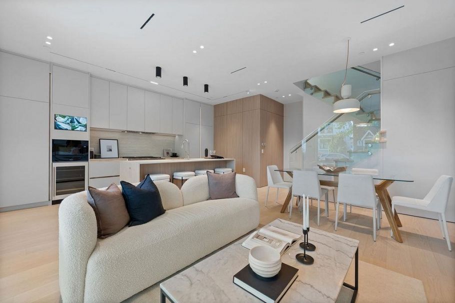 1 2935 W 15th Avenue Vancouver, BC - 18