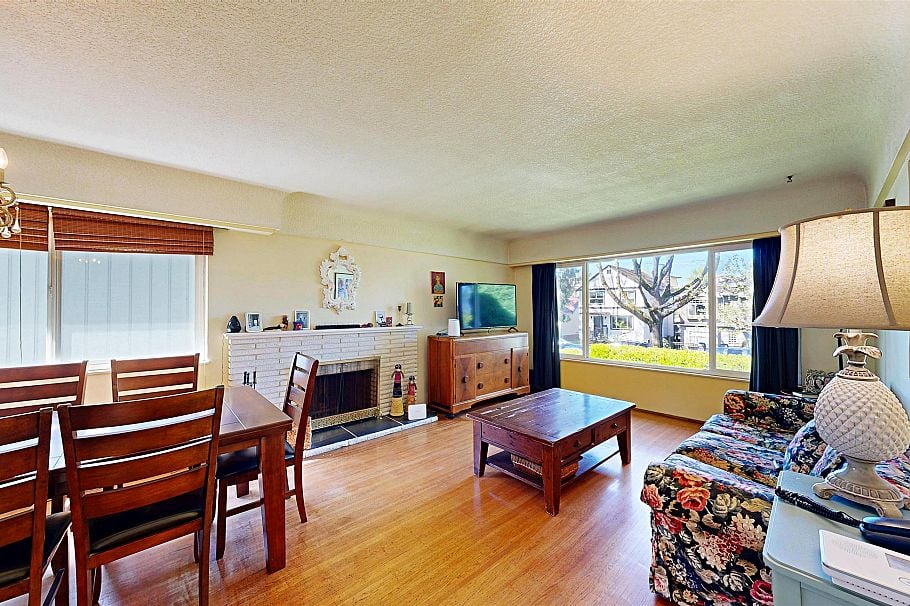 3752 Beatrice Street Vancouver, BC - 4