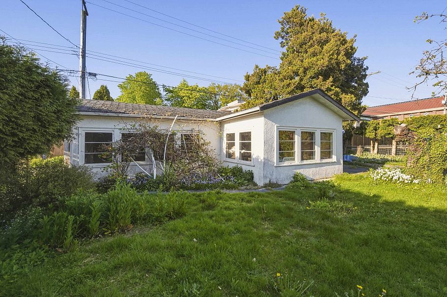 433 E 48th Avenue Vancouver, BC - 9