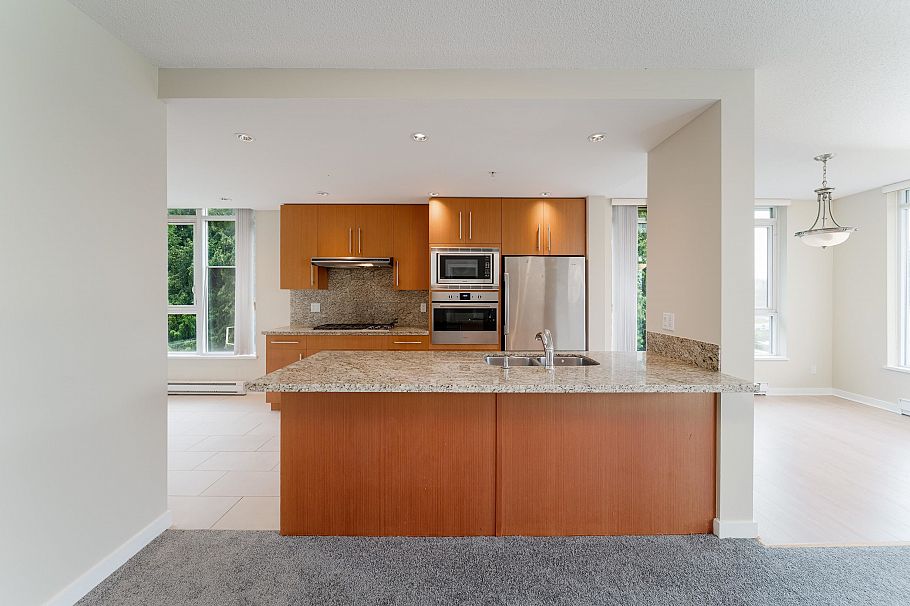 702 2688 West Mall Vancouver, BC - 4