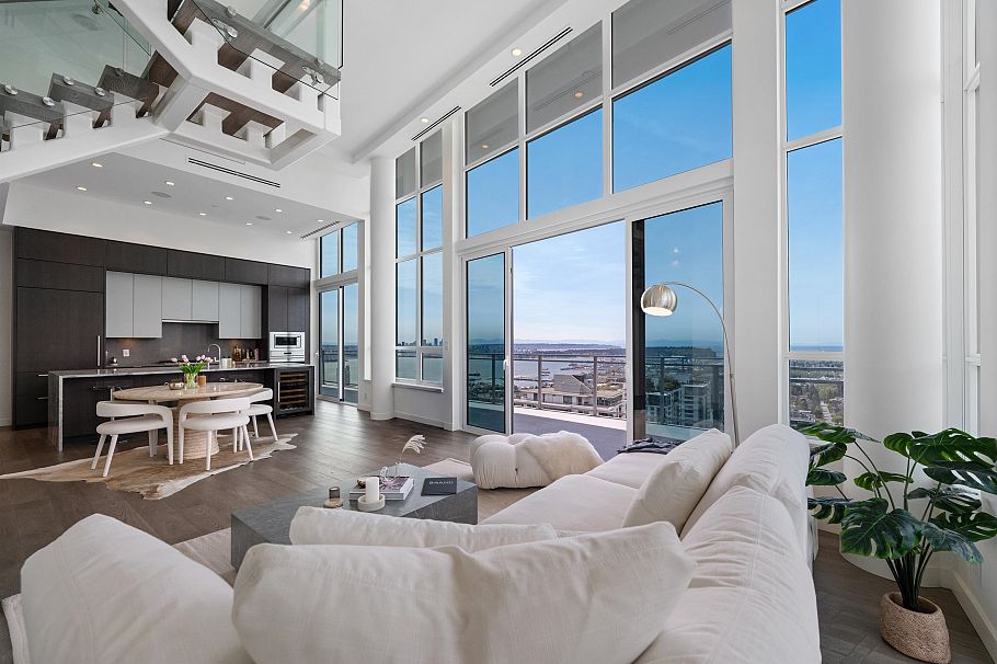 2403 125 E 14th Street North Vancouver, BC - 3