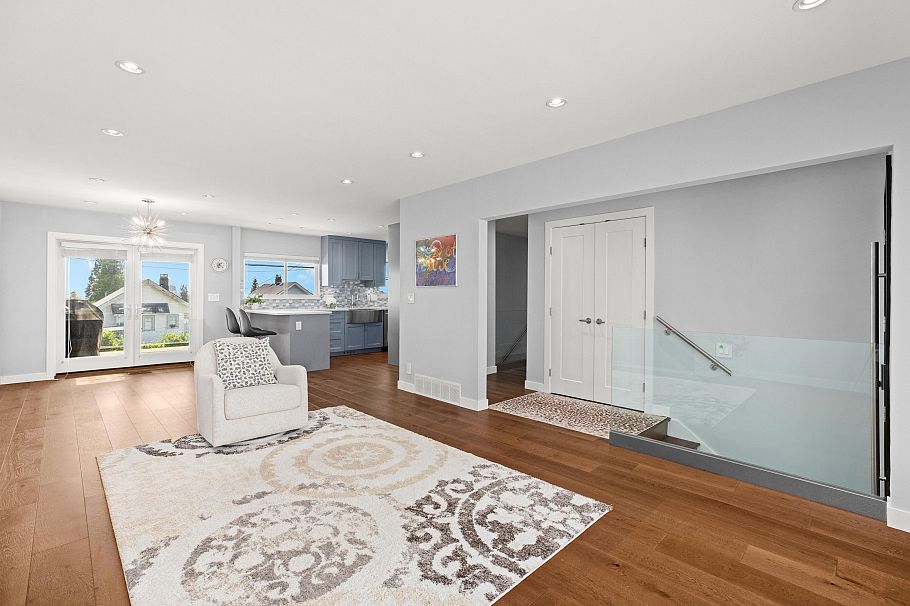 219 E 26th Street North Vancouver, BC - 11