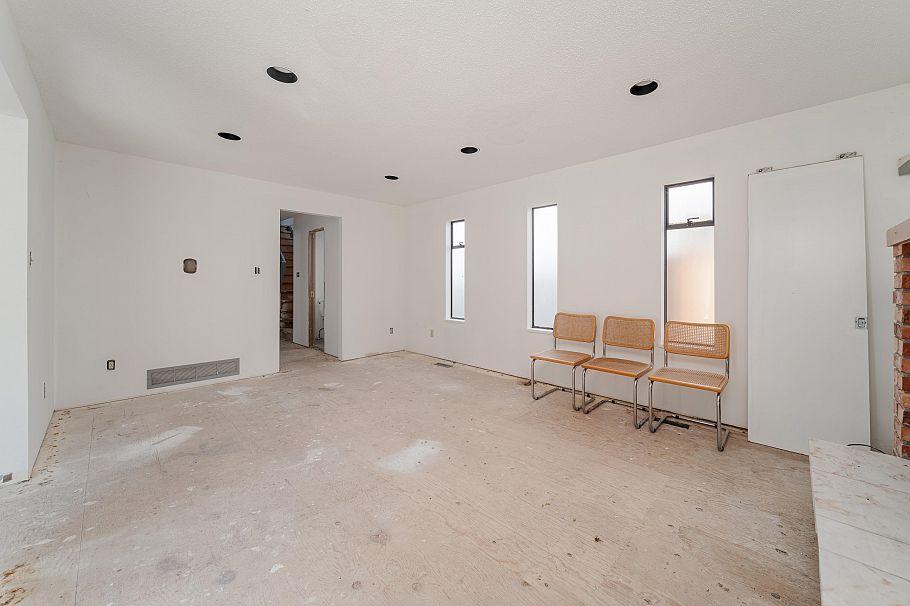 3974 W 10th Avenue Vancouver, BC - 20