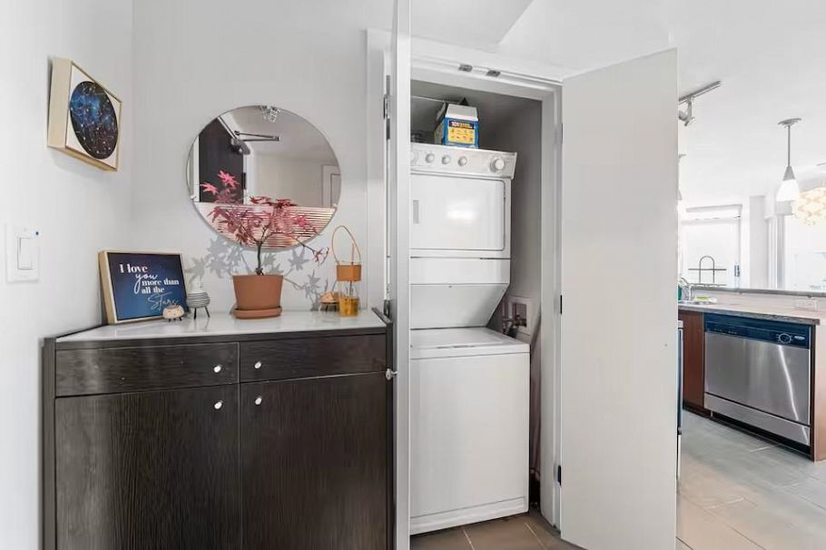 1102 58 Keefer Place Vancouver, BC - 10