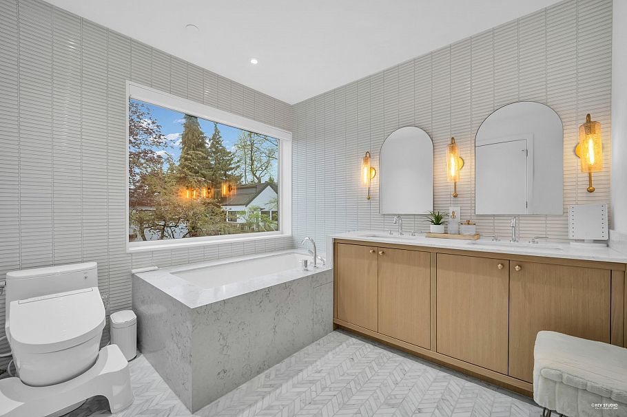 2796 E 4th Avenue Vancouver, BC - 24