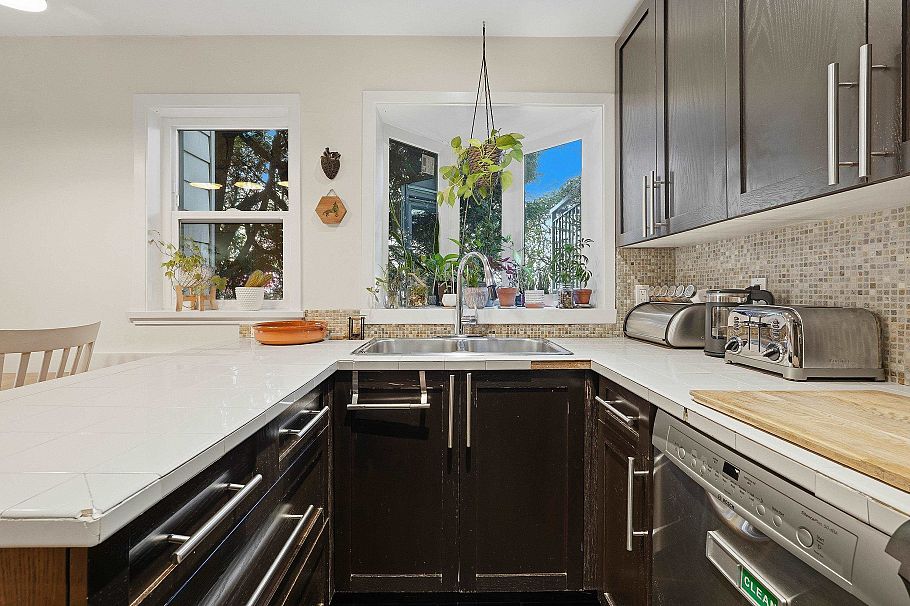 1 1606 W 10th Avenue Vancouver, BC - 6