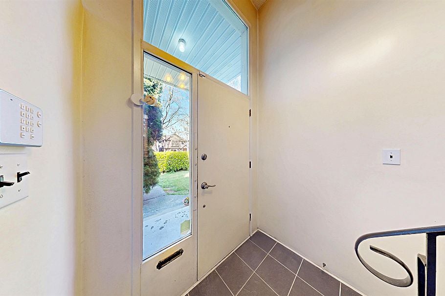 3752 Beatrice Street Vancouver, BC - 3