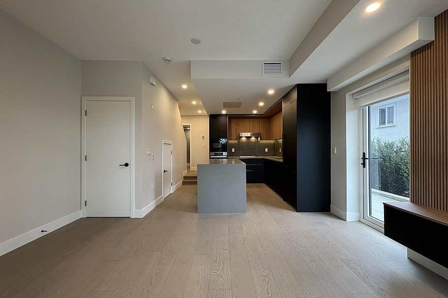 125 W 41st Avenue Vancouver, BC - 5