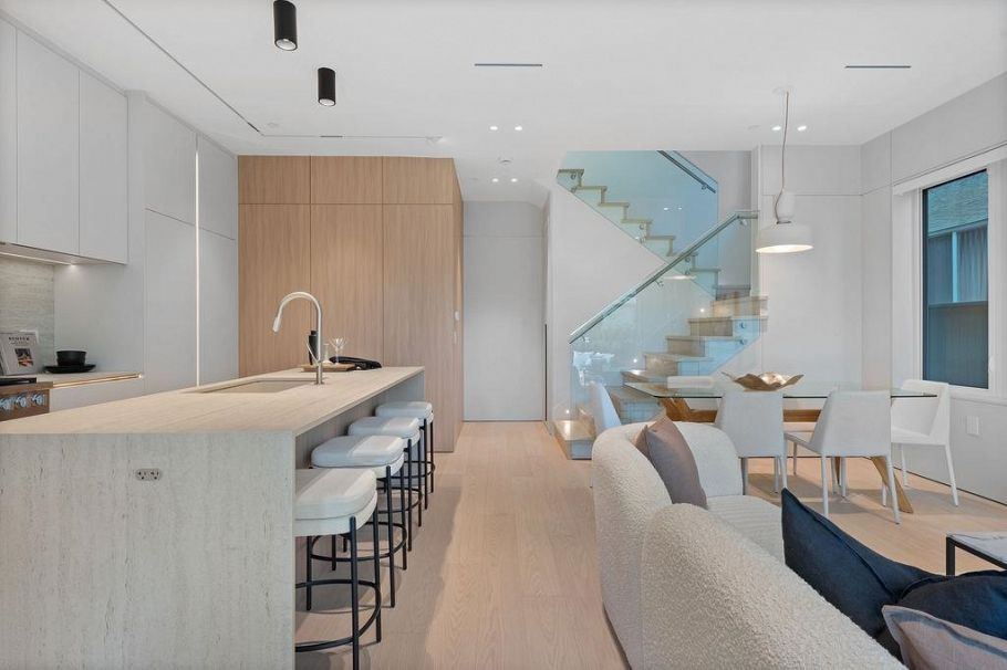 1 2935 W 15th Avenue Vancouver, BC - 4