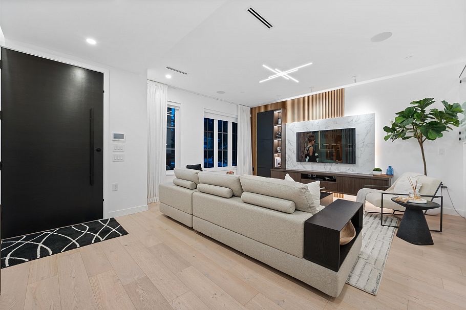 1440 E 17th Avenue Vancouver, BC - 3