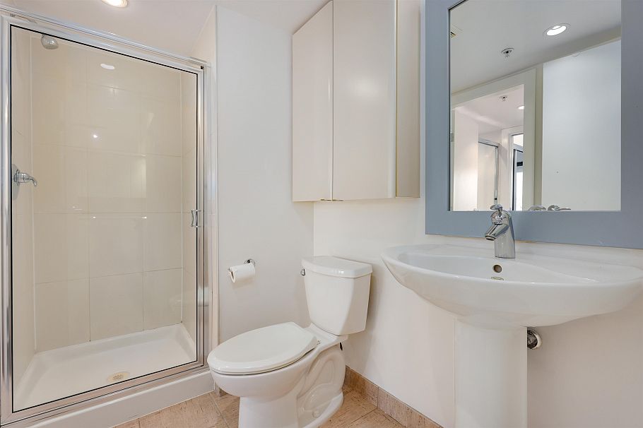 306 683 W Victoria Park North Vancouver, BC - 15