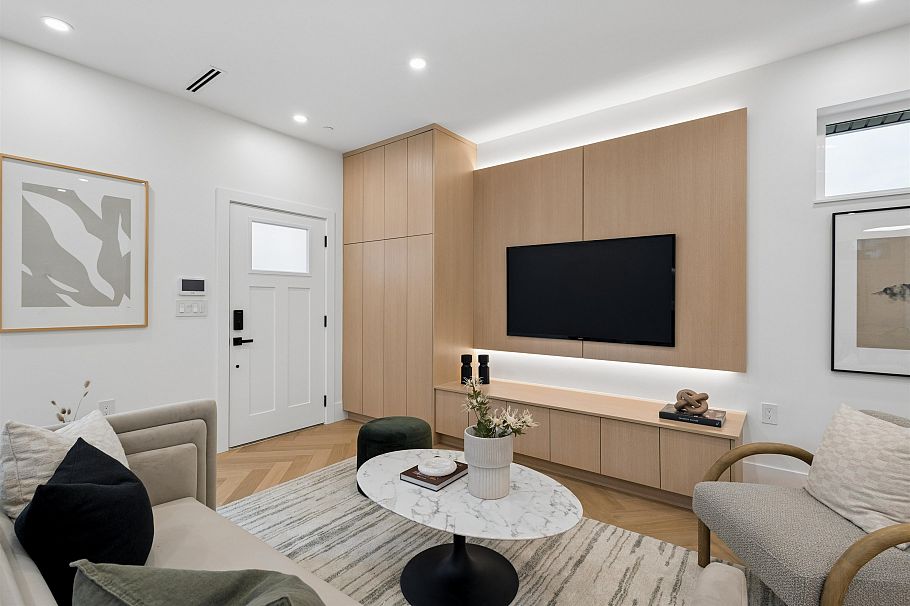 1 3639 E 46th Avenue Vancouver, BC - 8