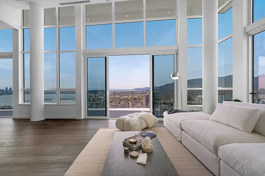 2403 125 E 14th Street North Vancouver, BC - 11