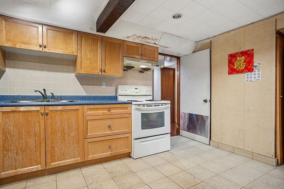 1388 E 60th Avenue Vancouver, BC - 26