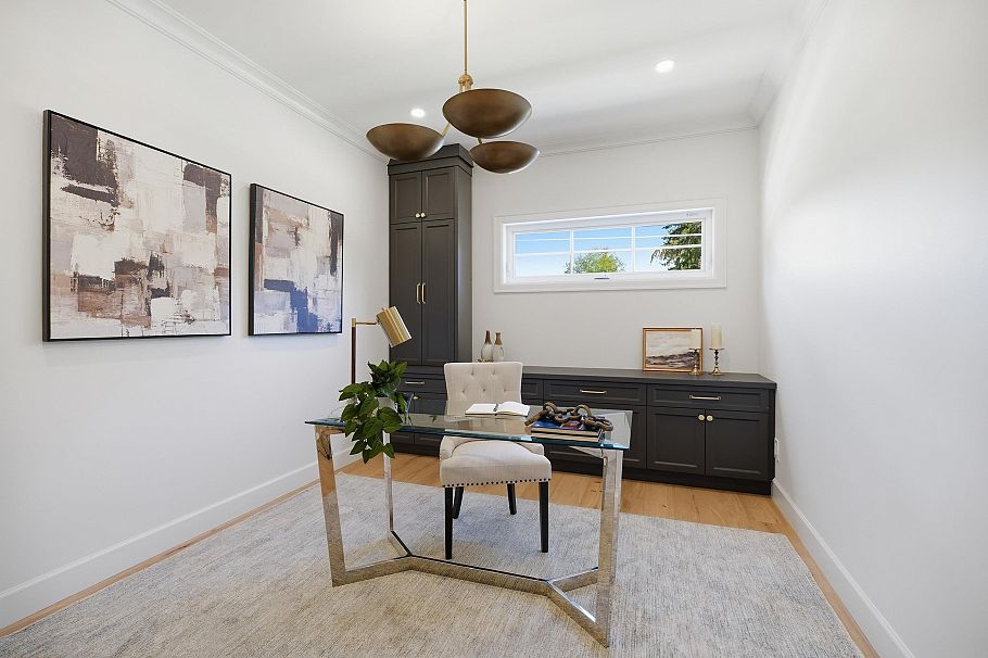 690 E Windsor Road North Vancouver, BC - 17
