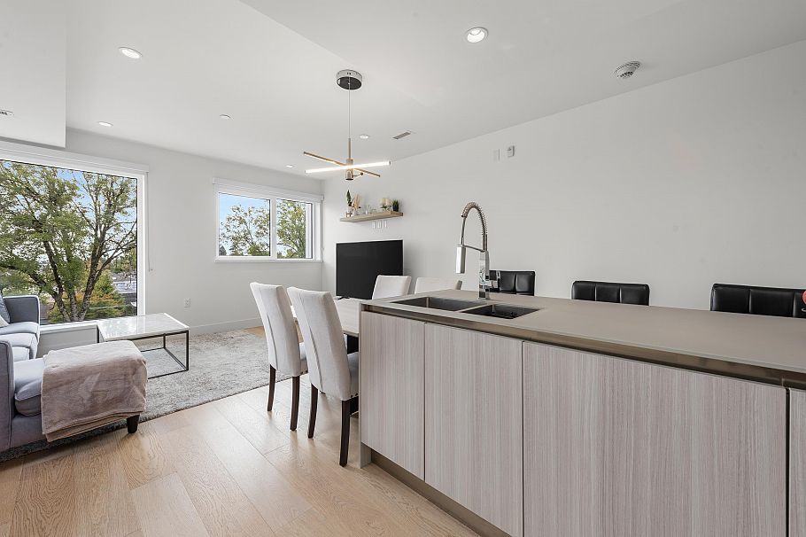 138 W Woodstock Avenue Vancouver, BC - 10