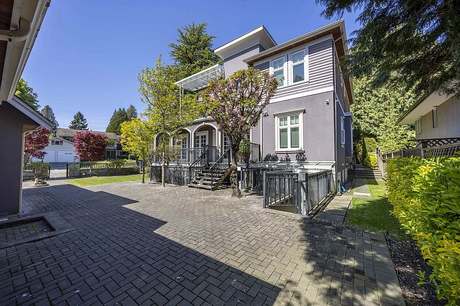 738 W 54th Avenue Vancouver, BC - 36